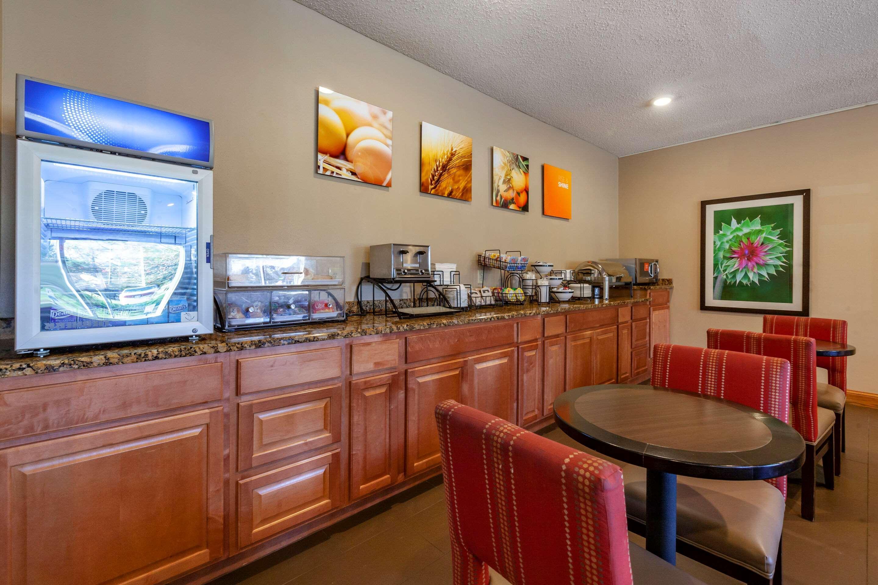 Rhinelander Comfort Inn מראה חיצוני תמונה